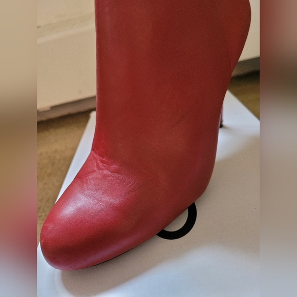 Fall 2013 Aldo Erhardt booties, real leather, red, fits size 7. - Picture 6 of 7
